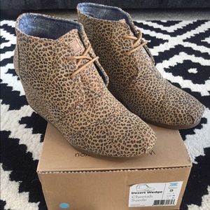 TOMS Desert Wedge Cheetah Suede